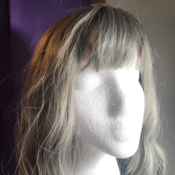 Granny gray curly wig with bangs - Picture 4 of 6